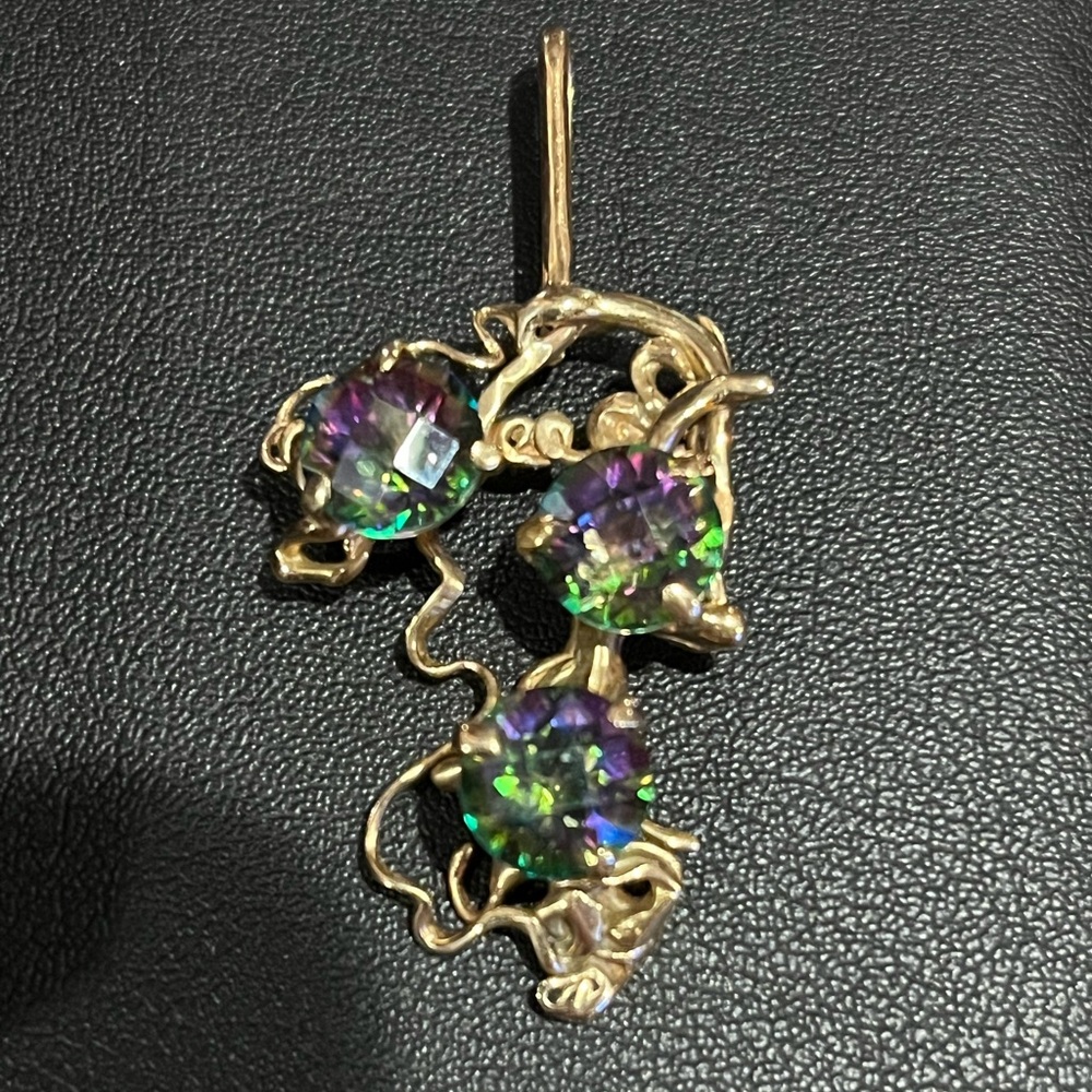 Artist design gold and stones.